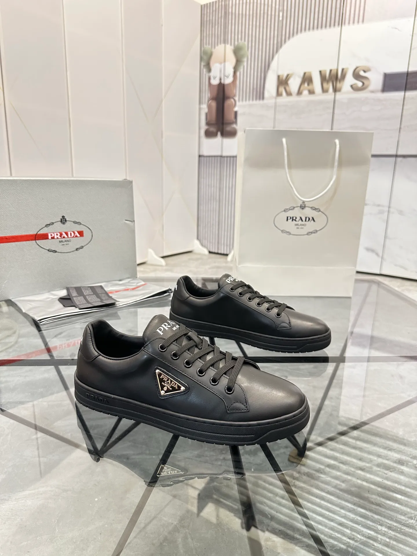 Men's shoes for sale 💰: 💰P540¥ High-end top quality Product trademark: Prada *"Prada*" low-top casual shoes Regular size: 38-45 (can be customized to 46) Product materials: imported first-layer cowhide for the upper, water-dyed cowhide lining, cowhide feet, original outsole. No.: 001